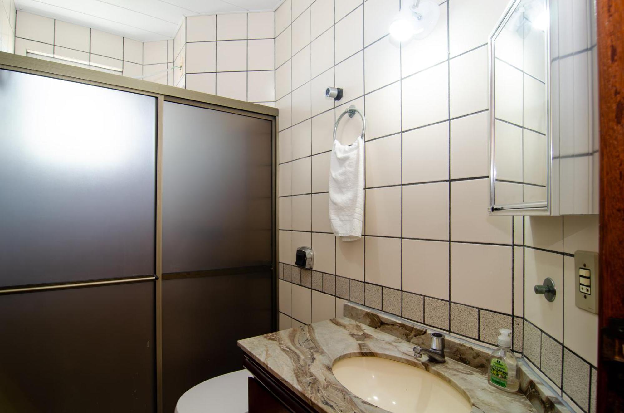 Apartamento Na Quadra Da Praia, Vista Mar, Canasvieiras Mf1490 *